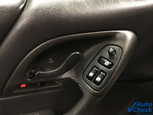 Used 2000 Chevrolet Camaro Z28 w/ Sport Appearance Pkg RWD image 31