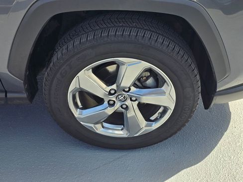 Used 2019 Toyota RAV4 Limited AWD/4WD image 9