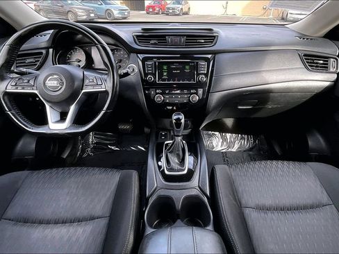 Used 2019 Nissan Rogue SV w/ Premium Package FWD image 11