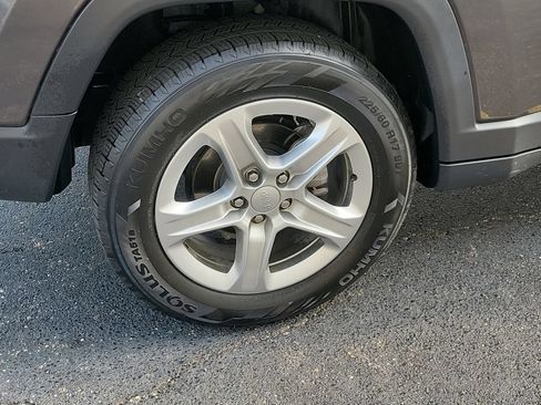 Used 2024 Jeep Compass Latitude AWD/4WD image 7