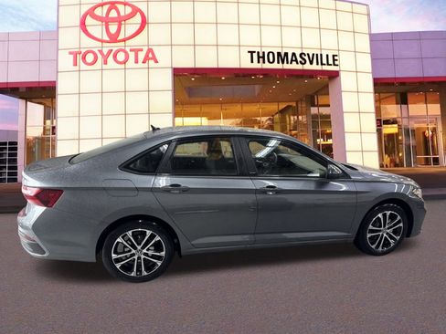 Used 2025 Volkswagen Jetta Sport image 4