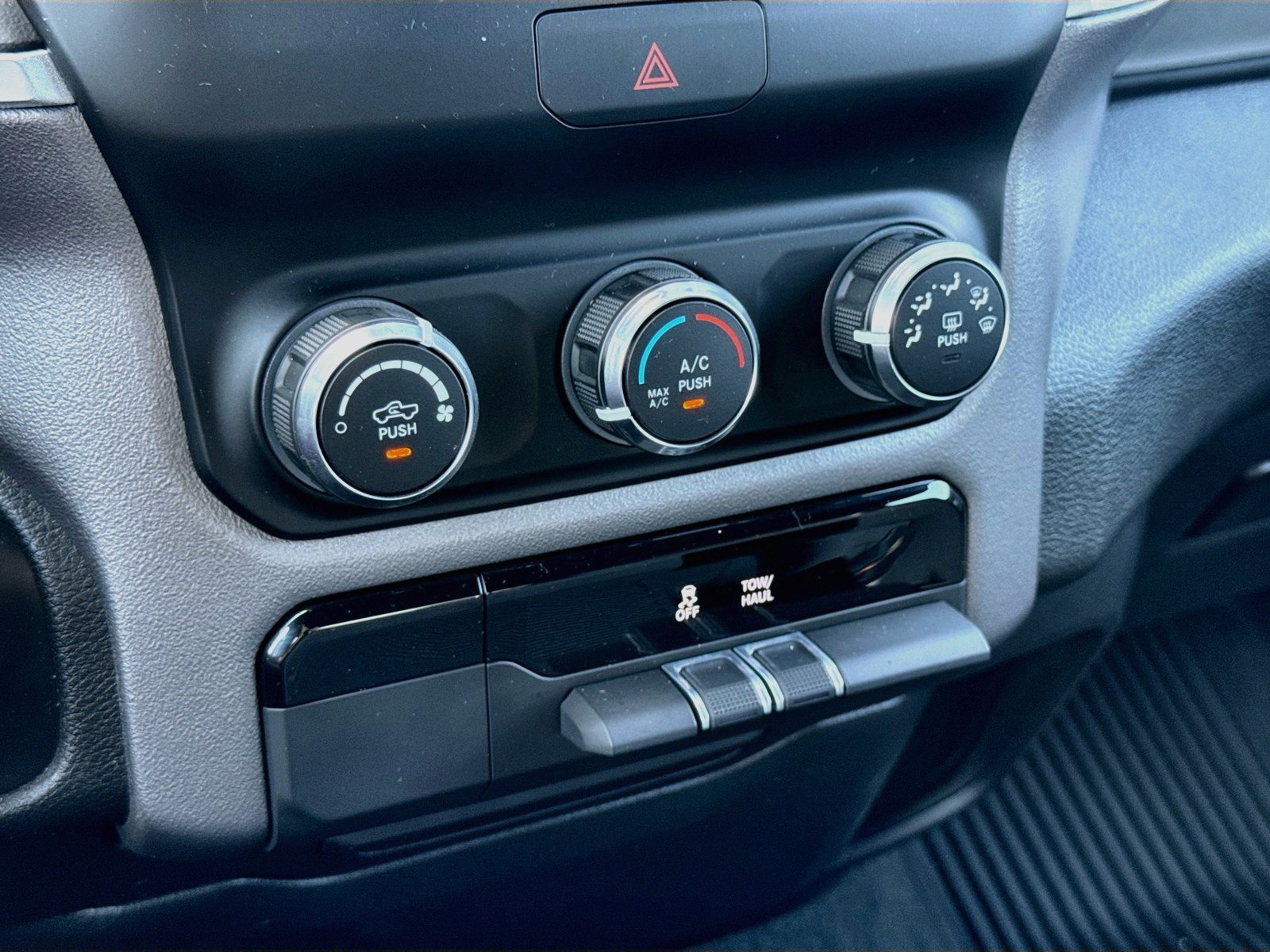 Used 2023 RAM 1500 Big Horn AWD/4WD image 16