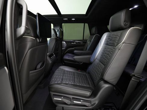 Used 2024 Cadillac Escalade V w/ LPO, ONYX Package image 16