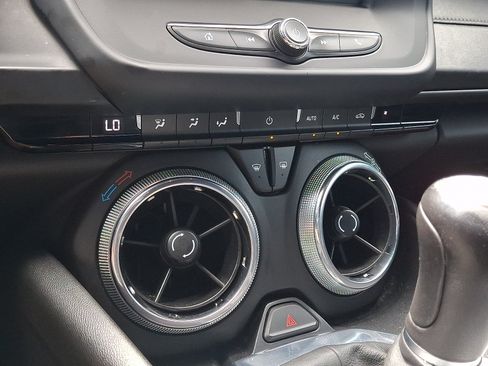 Used 2017 Chevrolet Camaro LT RWD image 18