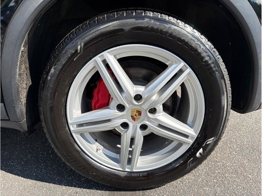 Used 2011 Porsche Cayenne S AWD/4WD image 23