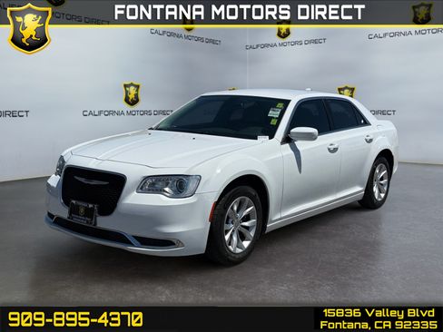 Used 2019 Chrysler 300 Touring RWD image 1