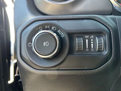 Used 2022 Jeep Wrangler Sport S image 29