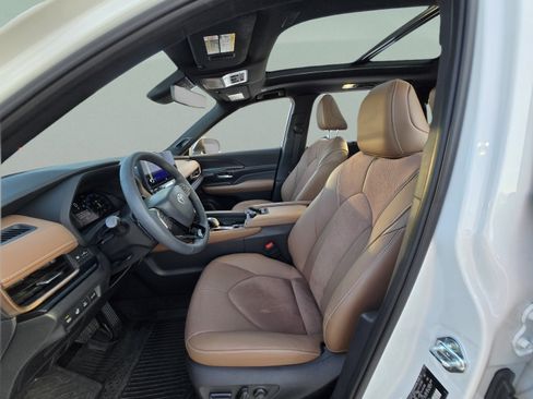 Used 2026 Toyota Grand Highlander AWD Hybrid image 11
