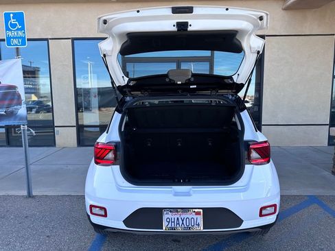 Used 2023 Hyundai Venue Limited w/ Cargo Package image 25