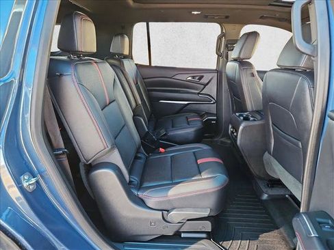 Used 2025 Chevrolet Traverse RS image 23