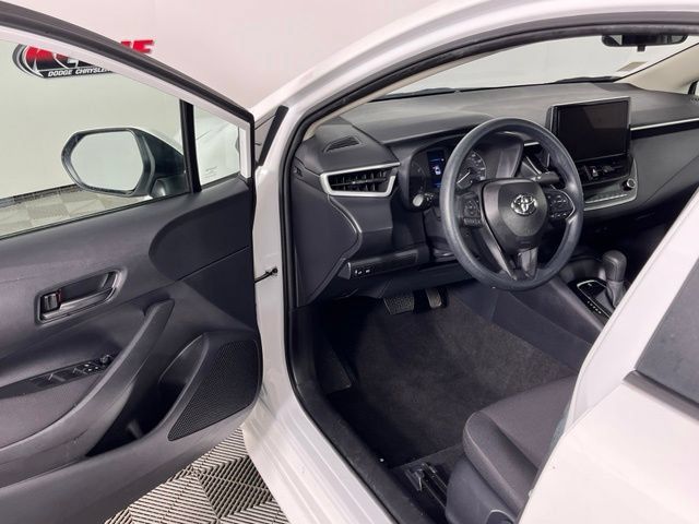 Used 2025 Toyota Corolla LE FWD image 21