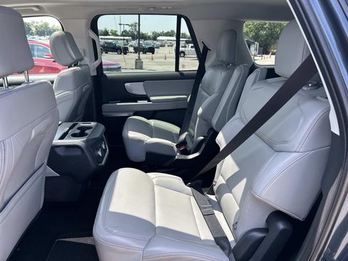 Used 2025 Ford Expedition Active AWD/4WD image 26