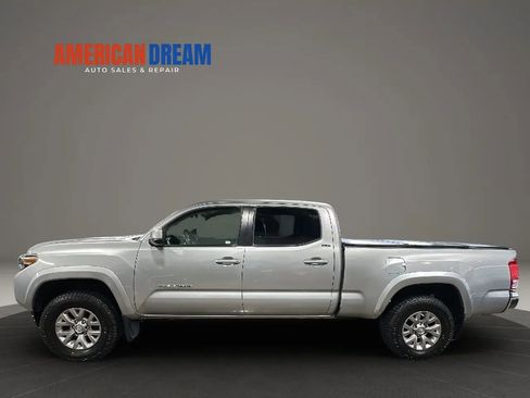 Used 2017 Toyota Tacoma SR5 w/ Tow Package AWD/4WD image 2