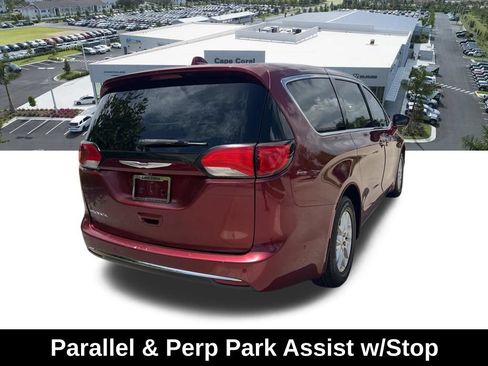 Used 2020 Chrysler Pacifica Touring w/ Advanced Safetytec Group FWD image 17