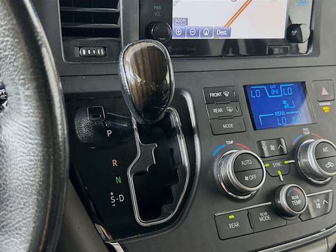 Used 2016 Toyota Sienna XLE w/ XLE Navigation Package FWD image 24