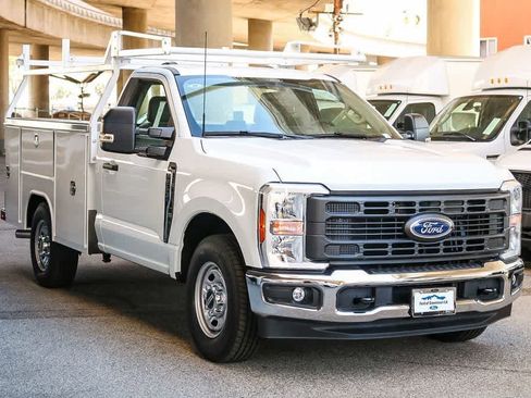 New 2026 Ford F250 XL w/ XL Chrome Package RWD image 4