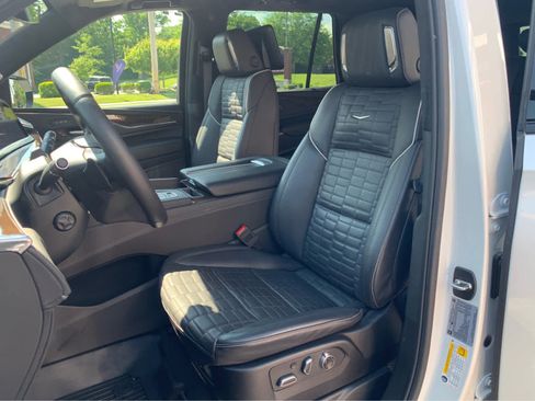 Used 2024 Cadillac Escalade Sport Platinum w/ LPO, ONYX Package AWD/4WD image 13