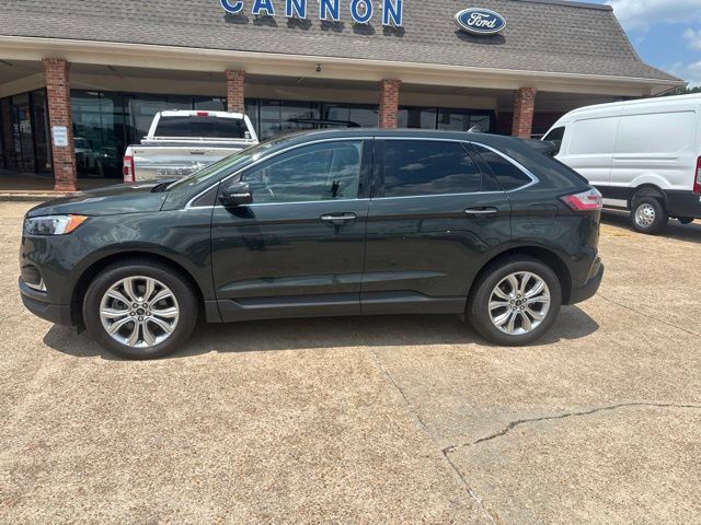 Certified 2024 Ford Edge Titanium AWD/4WD image 2