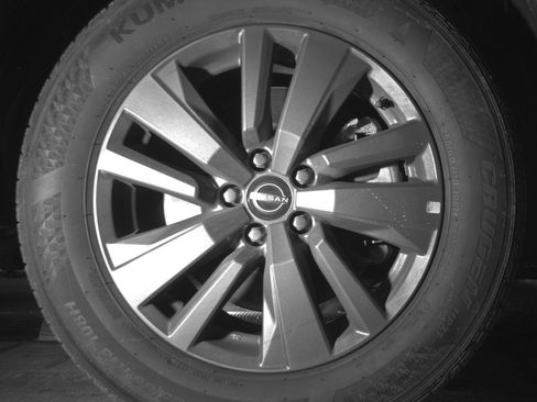 Used 2025 Nissan Pathfinder SV FWD image 13