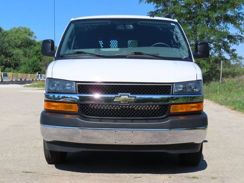 Used 2025 Chevrolet Express 2500 w/ Driver Convenience Package RWD image 4