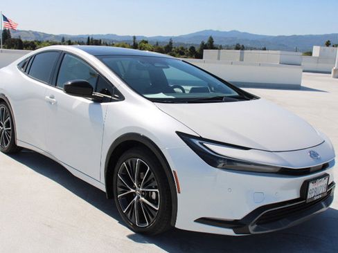 Used 2024 Toyota Prius Limited image 2