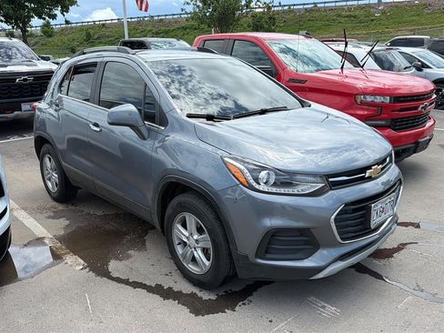 Used 2019 Chevrolet Trax LT w/ LT Convenience Package AWD/4WD image 2