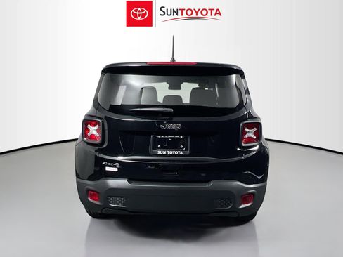 Used 2023 Jeep Renegade Latitude AWD/4WD image 5