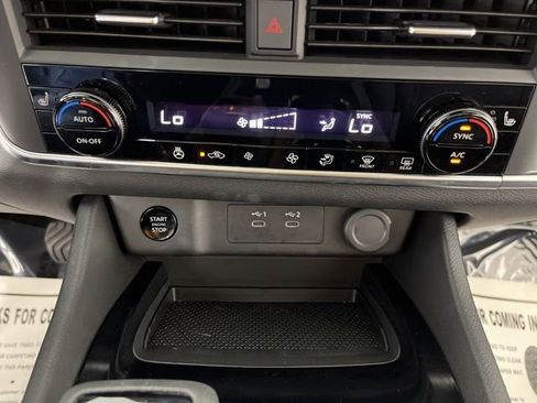 Used 2025 Nissan Rogue SV w/ SV Premium Package FWD image 28