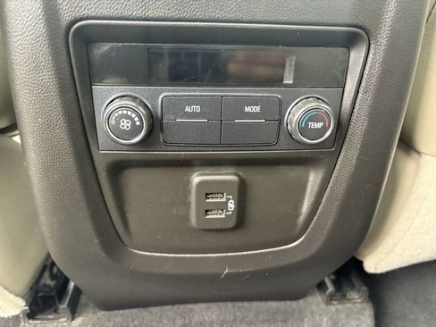 Used 2019 Buick Enclave Essence image 43