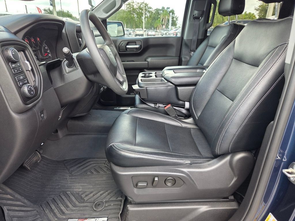 Used 2023 Chevrolet Silverado 1500 Custom Trail Boss w/ LPO, Dark Essentials Package AWD/4WD image 5