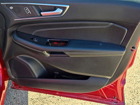 Used 2020 Ford Edge Titanium image 15