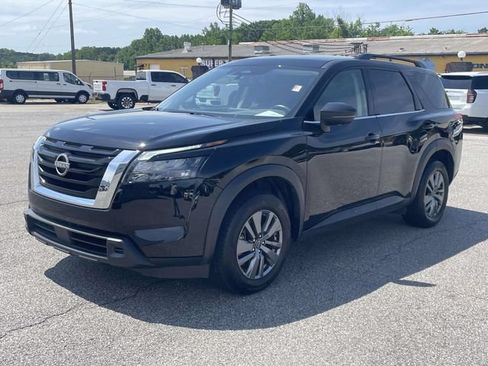 Used 2025 Nissan Pathfinder SV AWD/4WD image 9