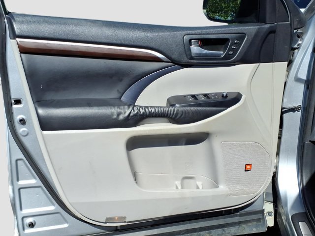 Used 2016 Toyota Highlander Limited FWD image 7