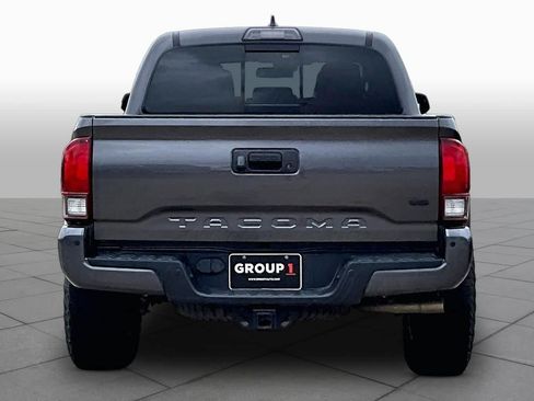 Used 2018 Toyota Tacoma TRD Off-Road w/ Technology Package AWD/4WD image 5