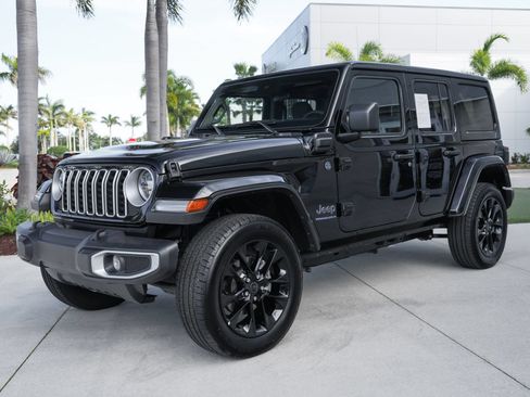 Used 2025 Jeep Wrangler Unlimited Sahara w/ Safety Group AWD/4WD image 5