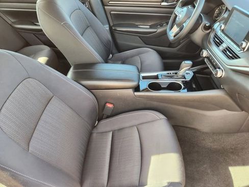 Used 2024 Nissan Altima 2.5 SV image 14