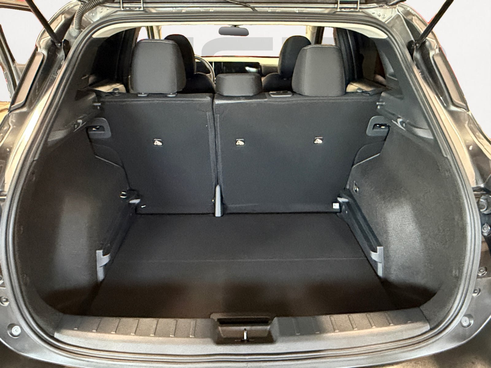 Used 2025 Nissan Kicks SV FWD image 14