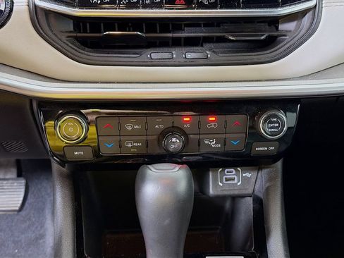 Used 2025 Jeep Compass Limited AWD/4WD image 17