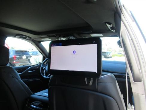 Used 2023 Cadillac Escalade Premium Luxury image 33