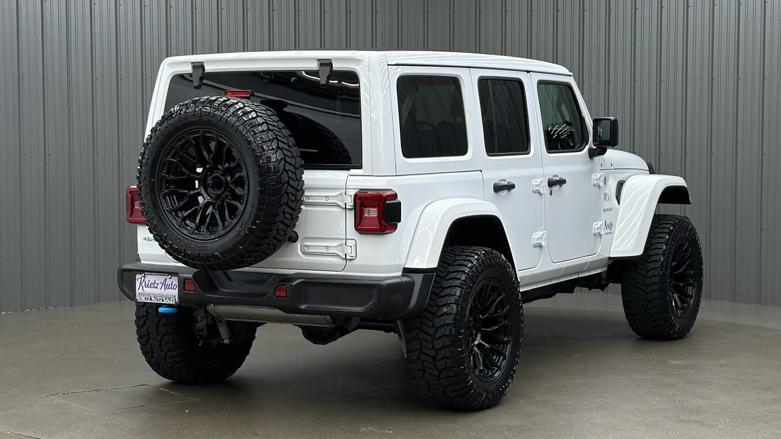 Used 2024 Jeep Wrangler Unlimited Sahara w/ Technology Group AWD/4WD image 5