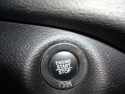 Used 2021 Jeep Cherokee Latitude Lux w/ Comfort/Convenience Group image 22