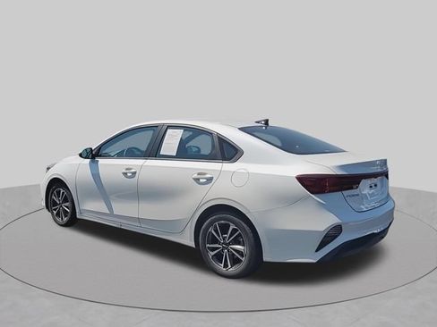 Used 2023 Kia Forte LXS w/ LXS Technology Package FWD image 6