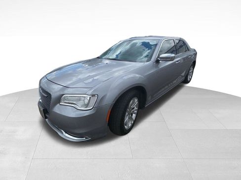 Used 2016 Chrysler 300 C RWD image 1