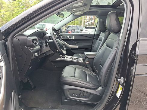 Certified 2022 Ford Explorer XLT w/ Equipment Group 202A AWD/4WD image 11