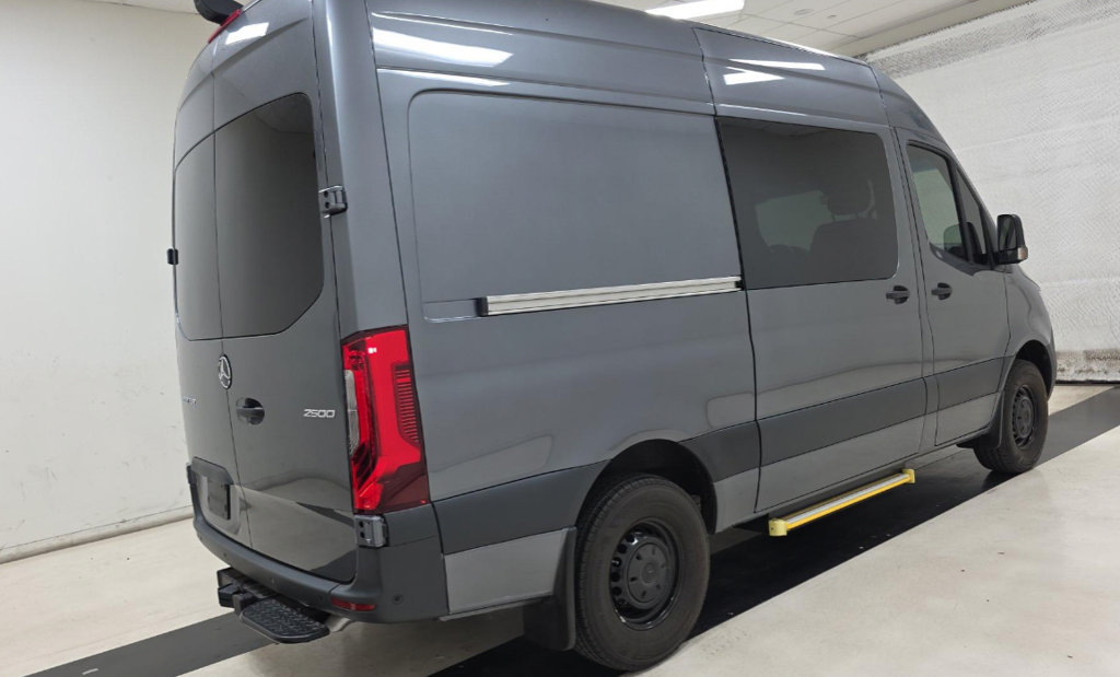 Used 2024 Mercedes-Benz Sprinter 2500 image 5