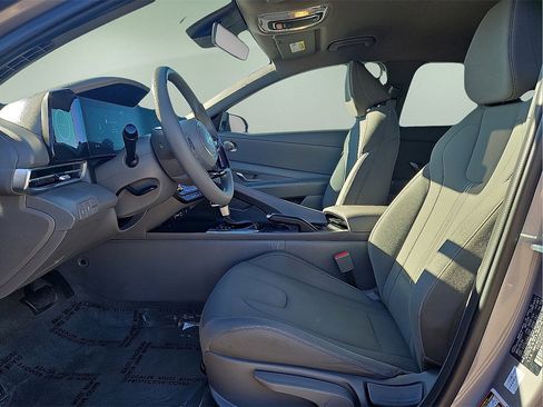 Used 2024 Hyundai Elantra SEL image 19