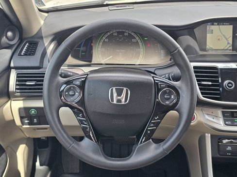 Used 2015 Honda Accord Touring image 14
