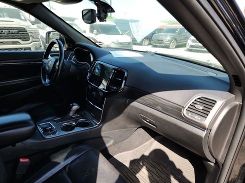 Used 2019 Jeep Grand Cherokee Limited w/ Luxury Group II image 17
