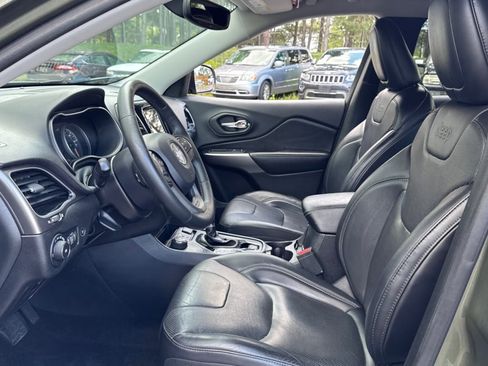 Used 2019 Jeep Cherokee Limited image 9