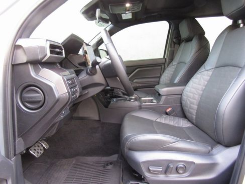 Used 2024 Toyota Tacoma TRD Sport image 11